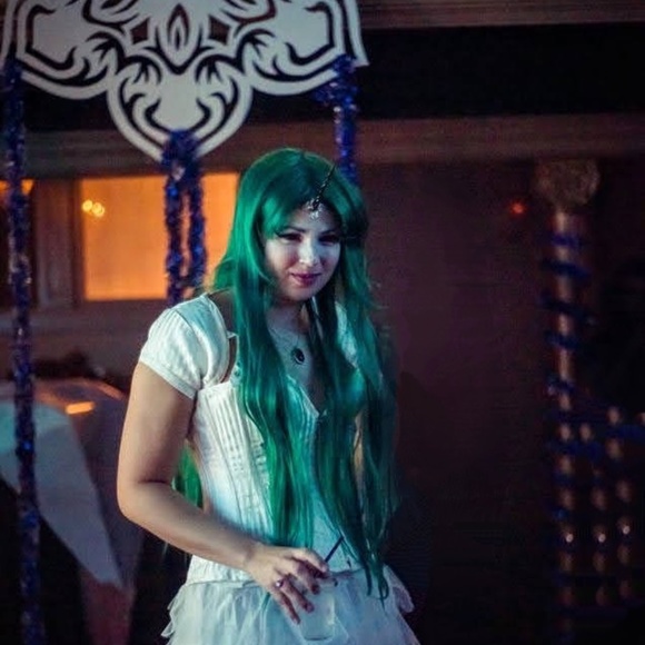 Long Green Wig - Picture 7 of 7